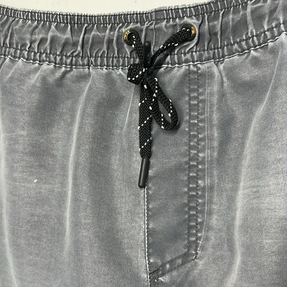 Salt Life Gray Swim Trunks Men’s Large | Sand-Washed Look | Elastic Waist - Picture 4 of 8